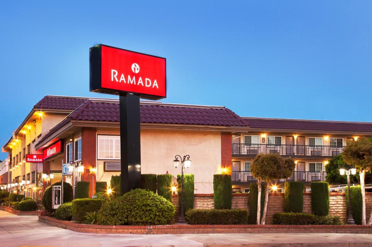 Отель Ramada By Wyndham Пасадина Экстерьер фото